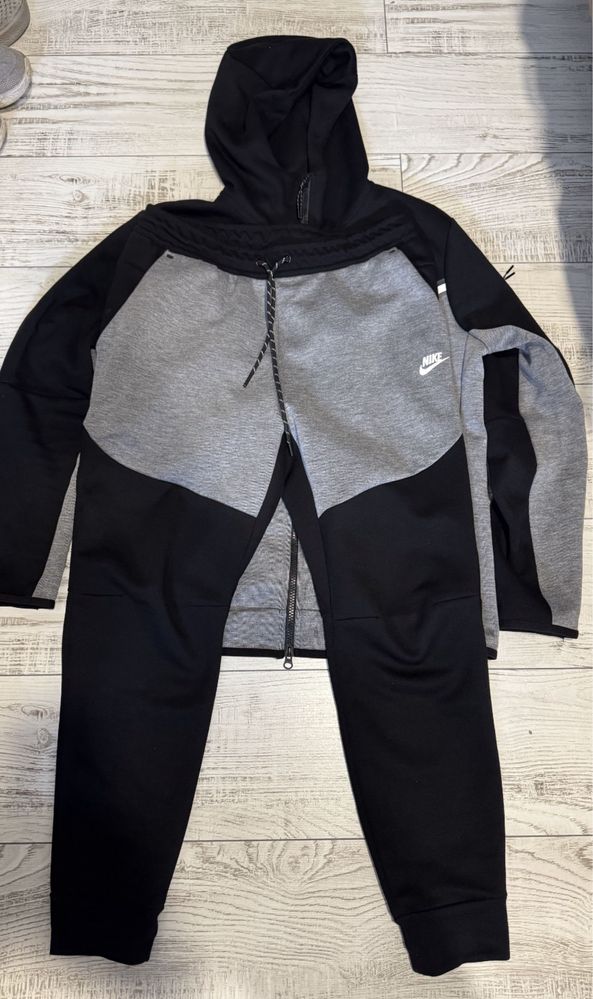 Горнище и долнище комплект на Nike tech fleece