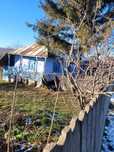 Gradina în satul Bojila cu casa de bătrâni veche