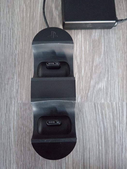 PlayStation 4 cu 2 controllere și 3 jocuri