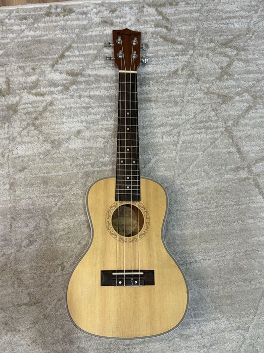 Продам укулеле новое почти, причина у ребенка пропал интерес