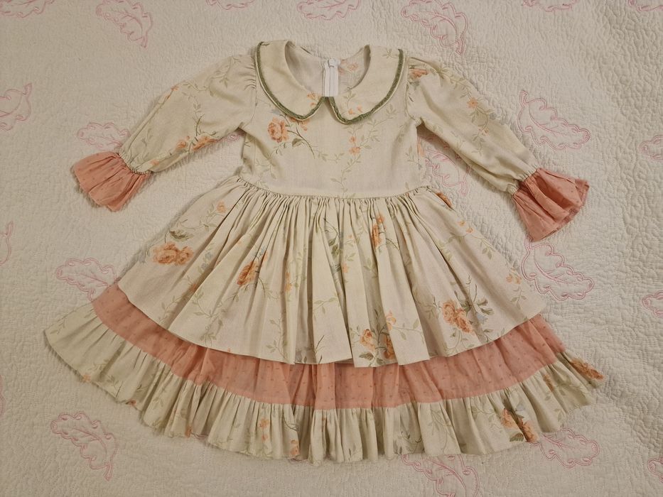 Rochita model unicat, lucrata manual marimea 104 (3 - 4 ani)