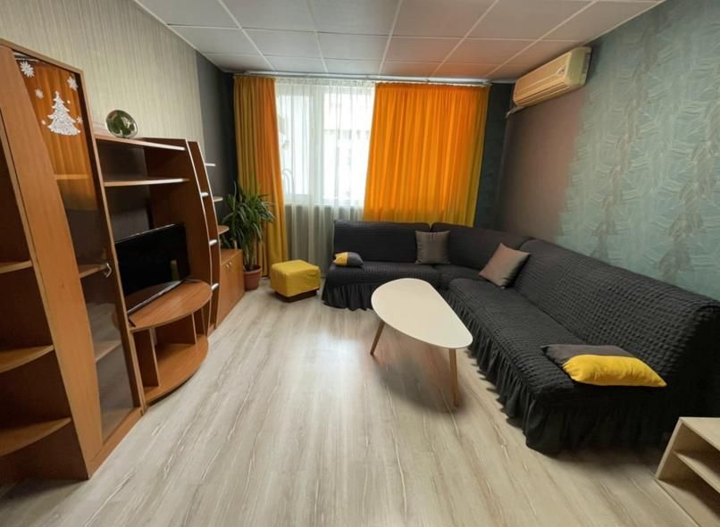 Дава се под наем Тристаен апартамент в Пловдив, Гагарин - 70 кв.м за 400 € - Снимка #1