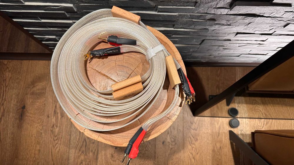 Cablu boxe tip Nordost Valhalla 2 – 2 x 4 m, banana–spadă