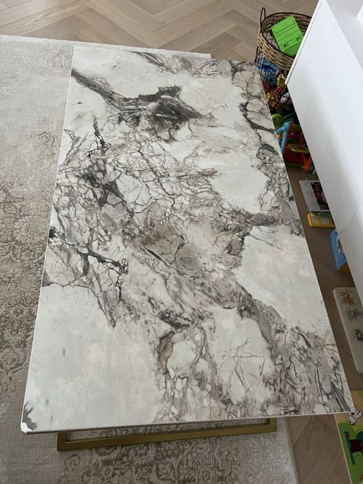 Masuta de cafea aurie