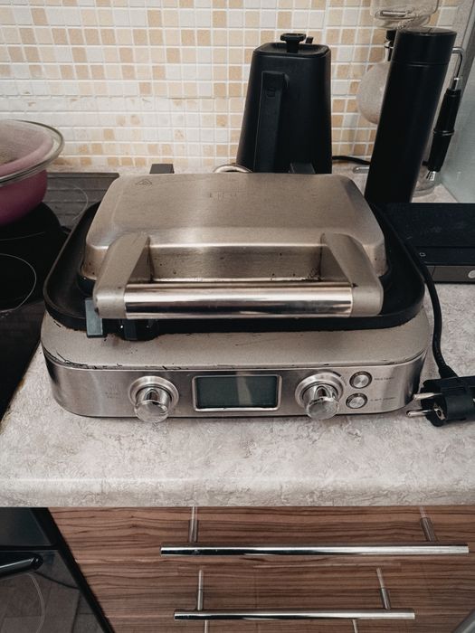 Вафельница Bork G-700