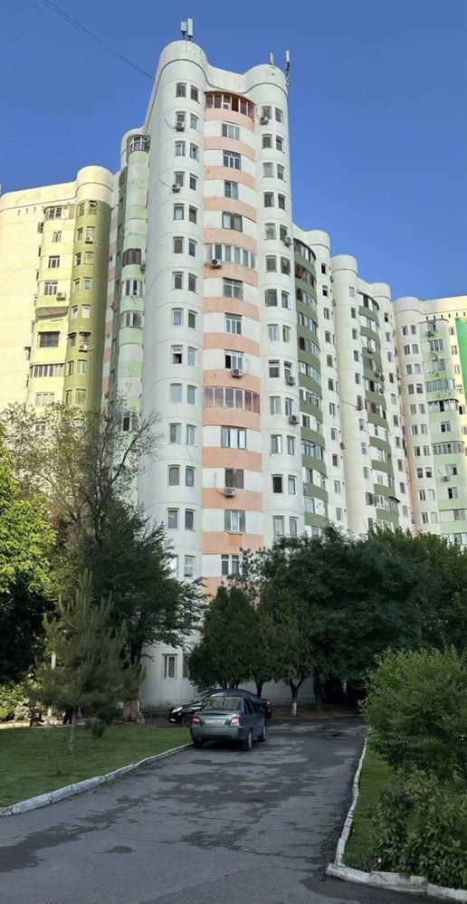 1- Комнатная чистая. С новой современной мебелью