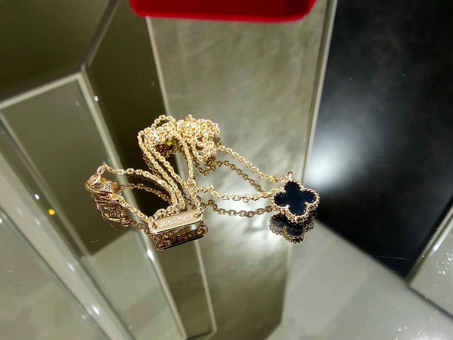 Van Cleef & Arpels VCA Rose Black Sweet Alhambra Clover Дамско Колие