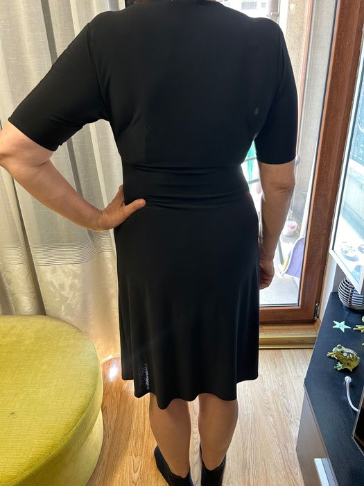 Черна дамска рокля с ръкав monteau