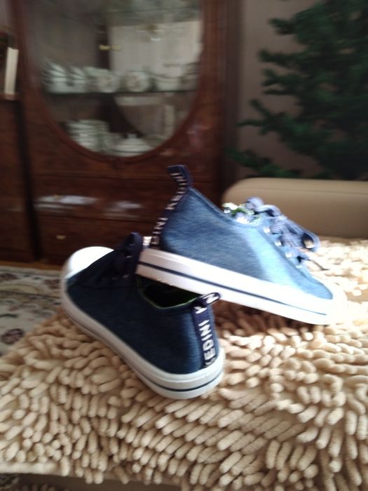Детские кеды , почти не носились