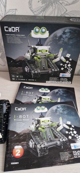 Cada bot programabil  +8 LEGO