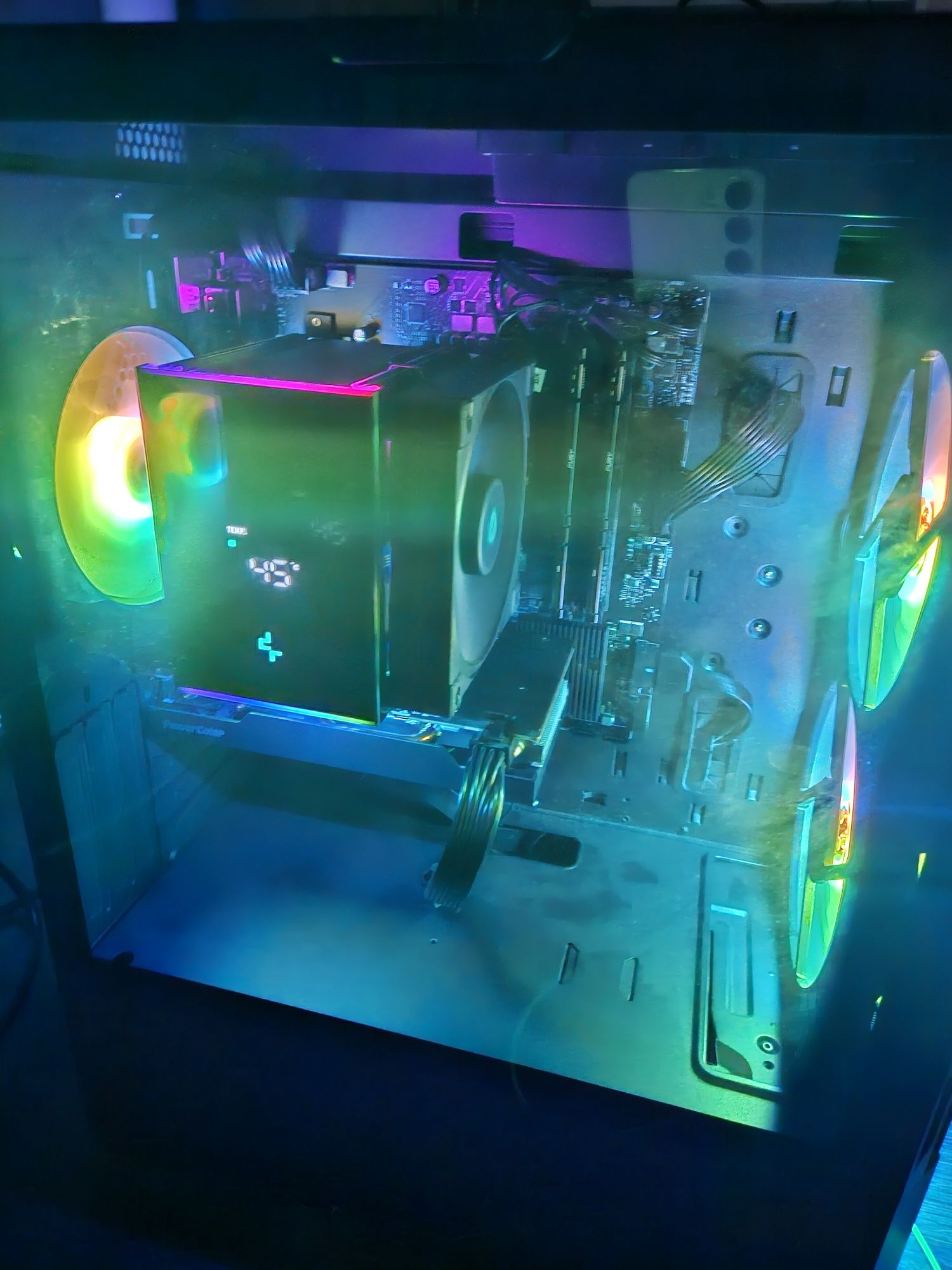 Гейминг компютър (ryzen 7600x, rx 7600)