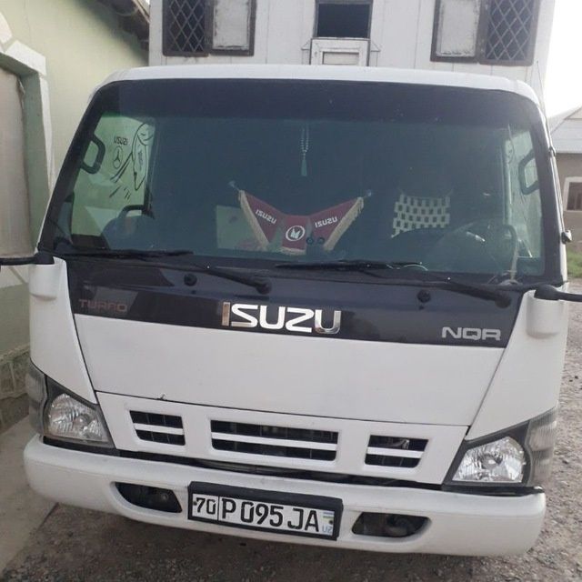 2012 yil moshina ideal xolatda