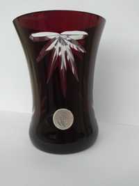 Vaza rubin cu stampila din epoca comunistă