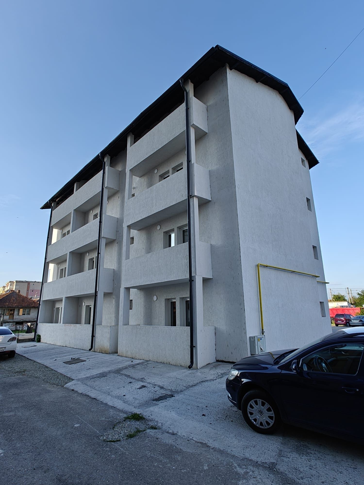 Închiriez Apartament 9 mai bloc nou
