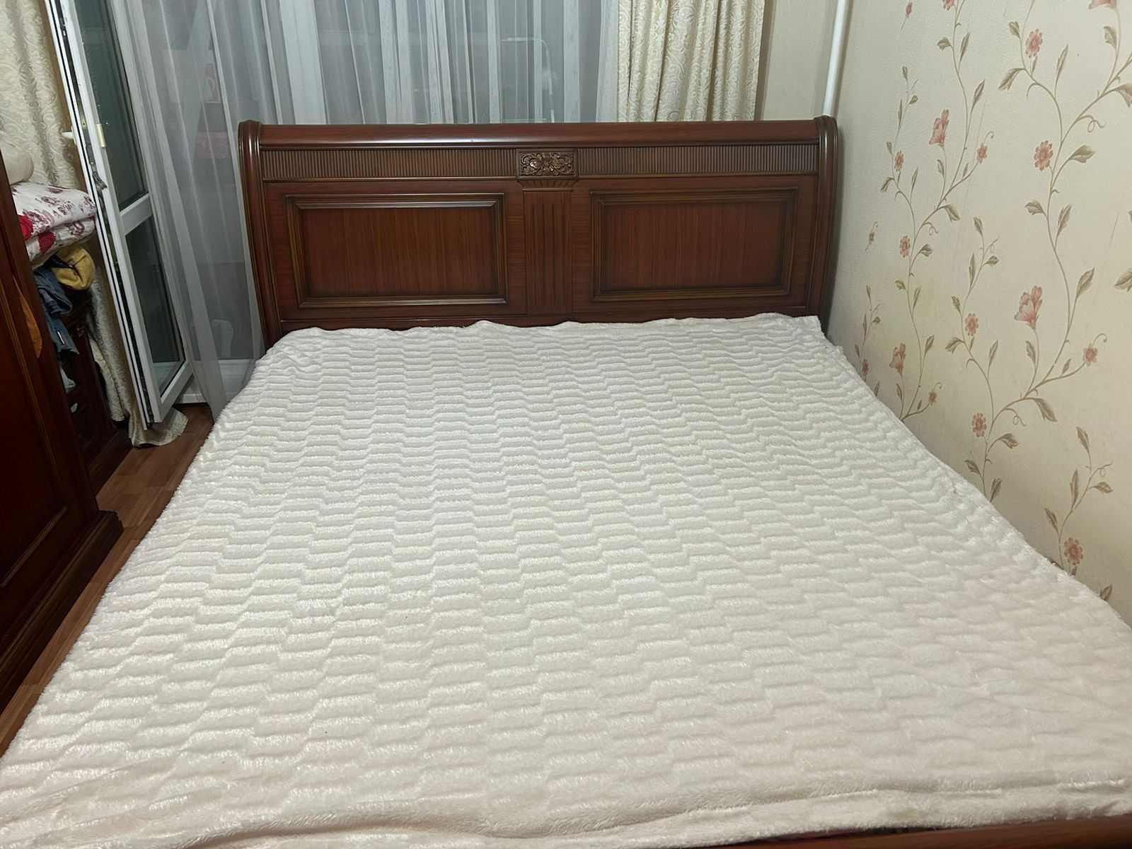 Двуспальная кровать Б/у