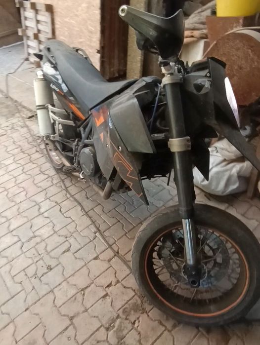 Vând KTM 690 super moto