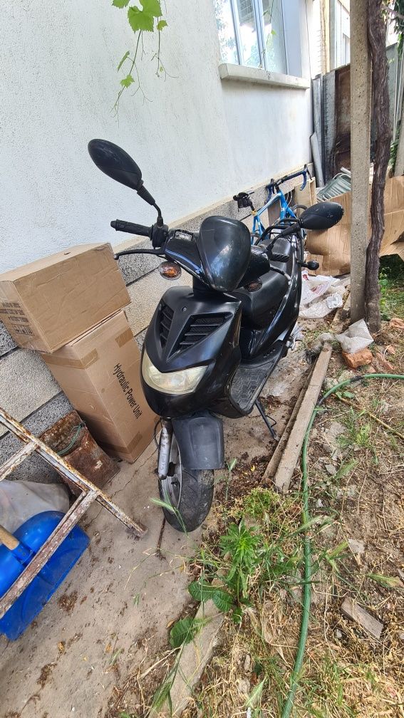 Китайски скутер Генерик b1 50кубика