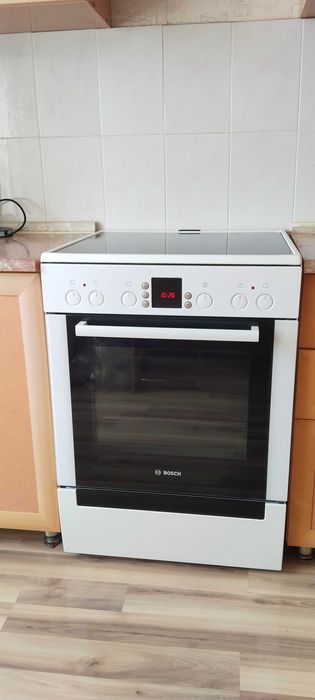 Продам электро плиту Bosch 644620