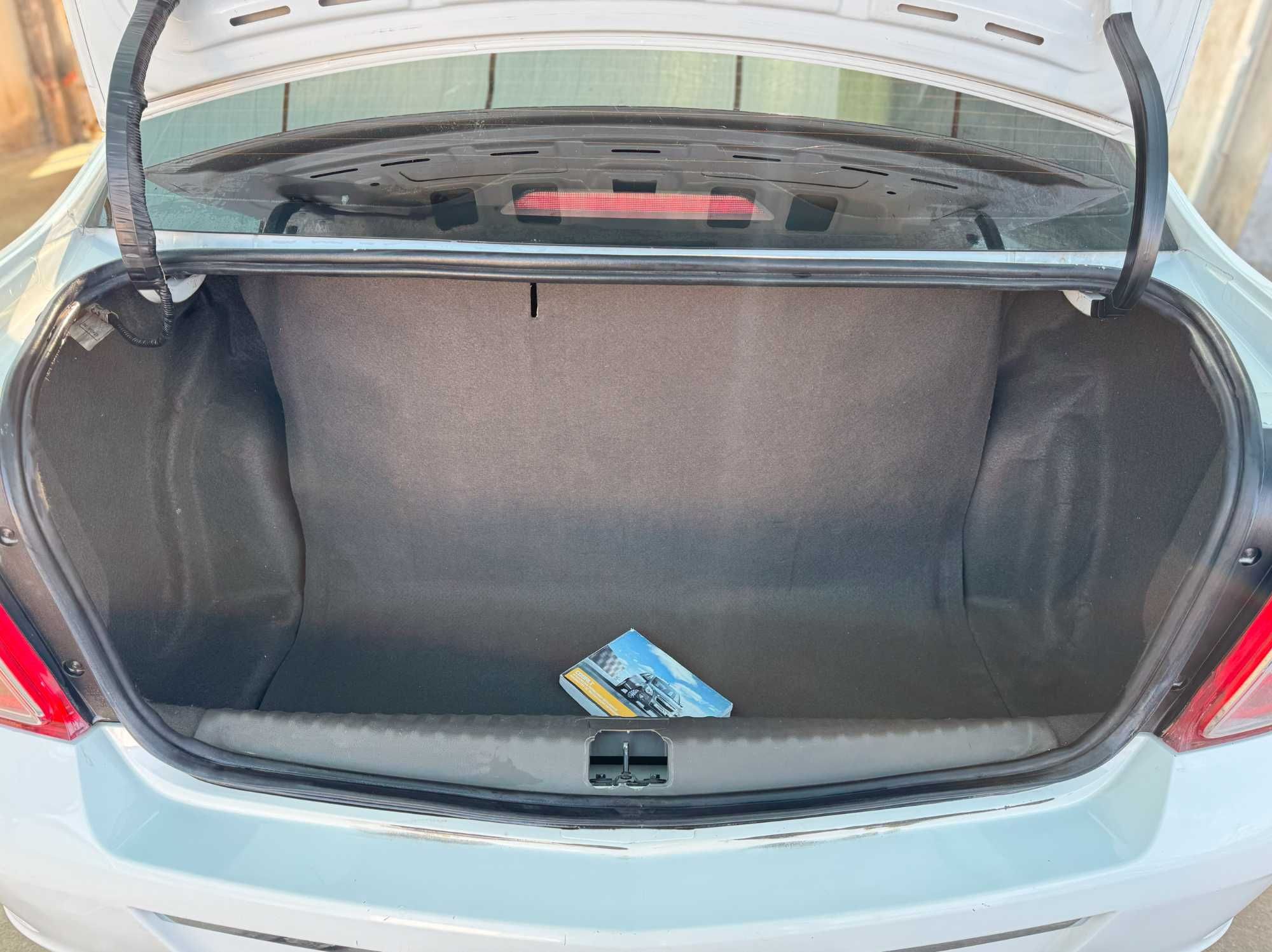 Chevrolet Cobalt MT sotiladi