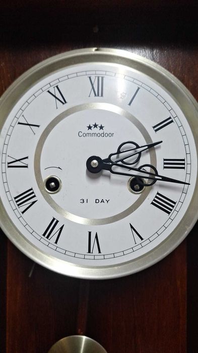 Ceas mecanic cu pendul si ornament cal.