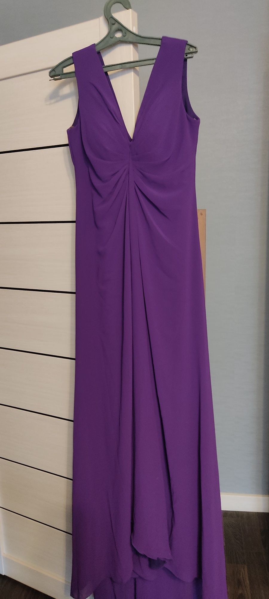 Вечернее платье приталенного силуэта 46-48 размер