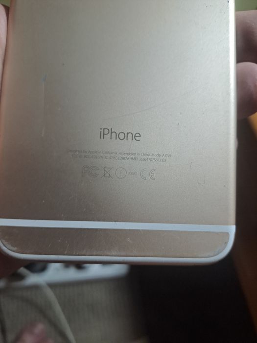Vand 2 iphone de piese