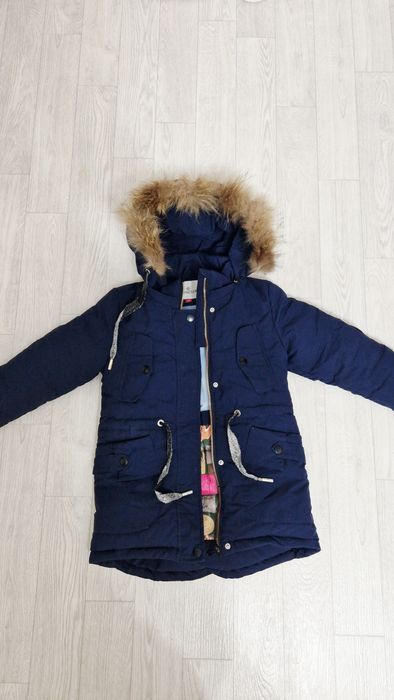 Куртка для девочки в хорошем состоянии.