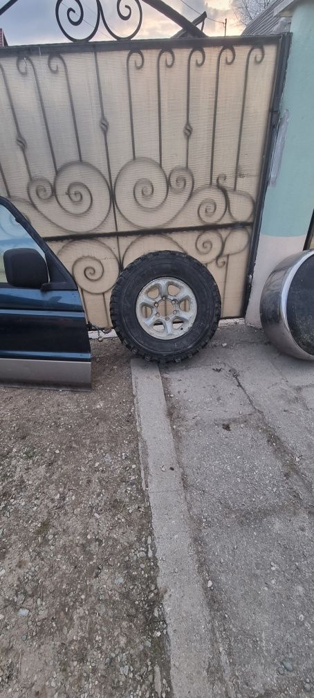 Vând set scaune piele cu încălzire mitshubishi pajero an 1999