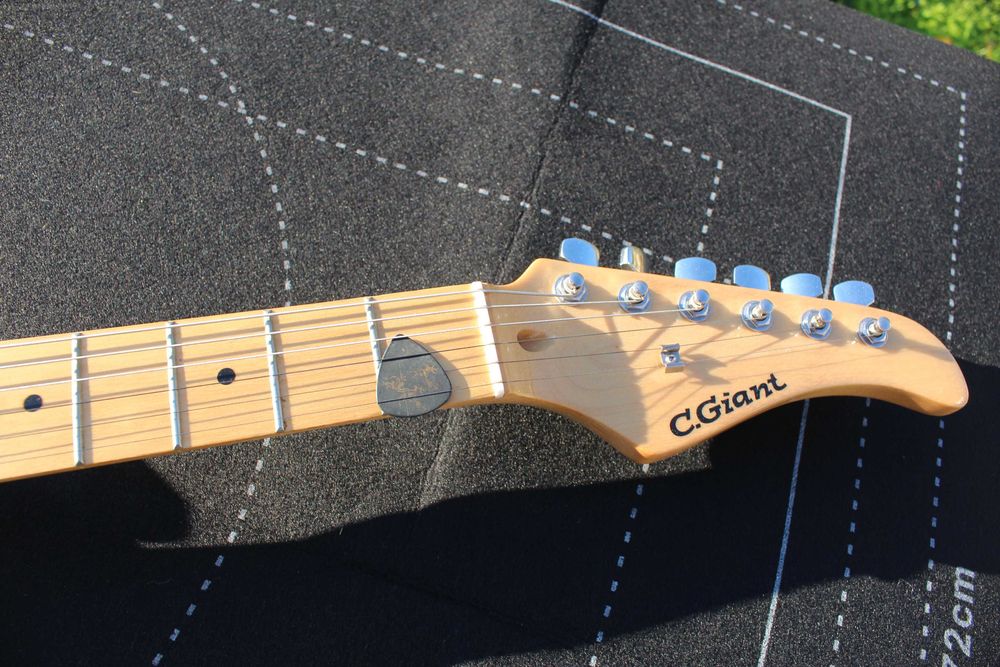 Електрическа китара   „C.Gian“