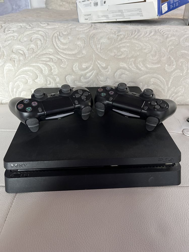 Ps4 slim 1 TB с два джойстика