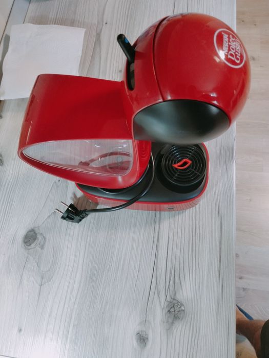 Vând aparat de cafea cu capsule.