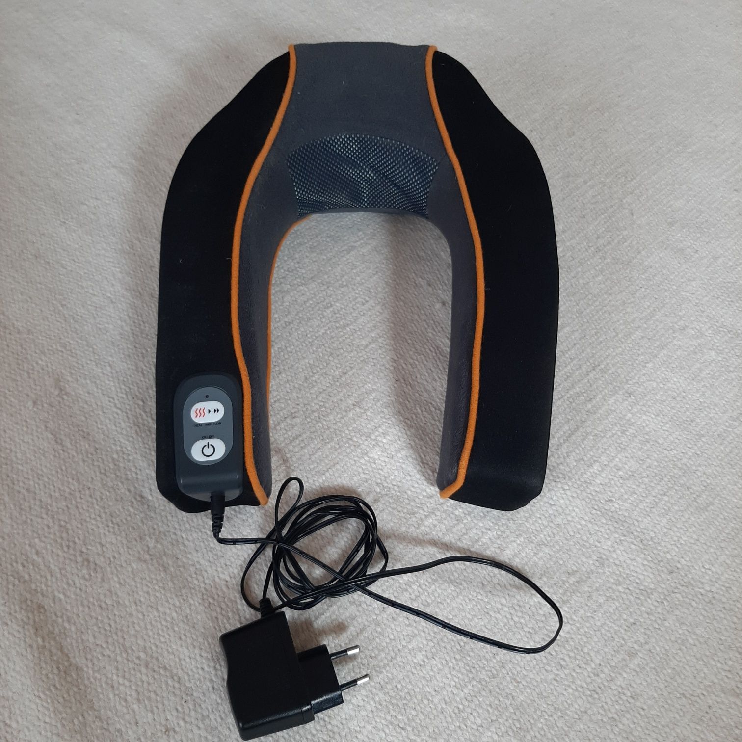Aparat de masaj cervical portabil, electric, cu incalzire