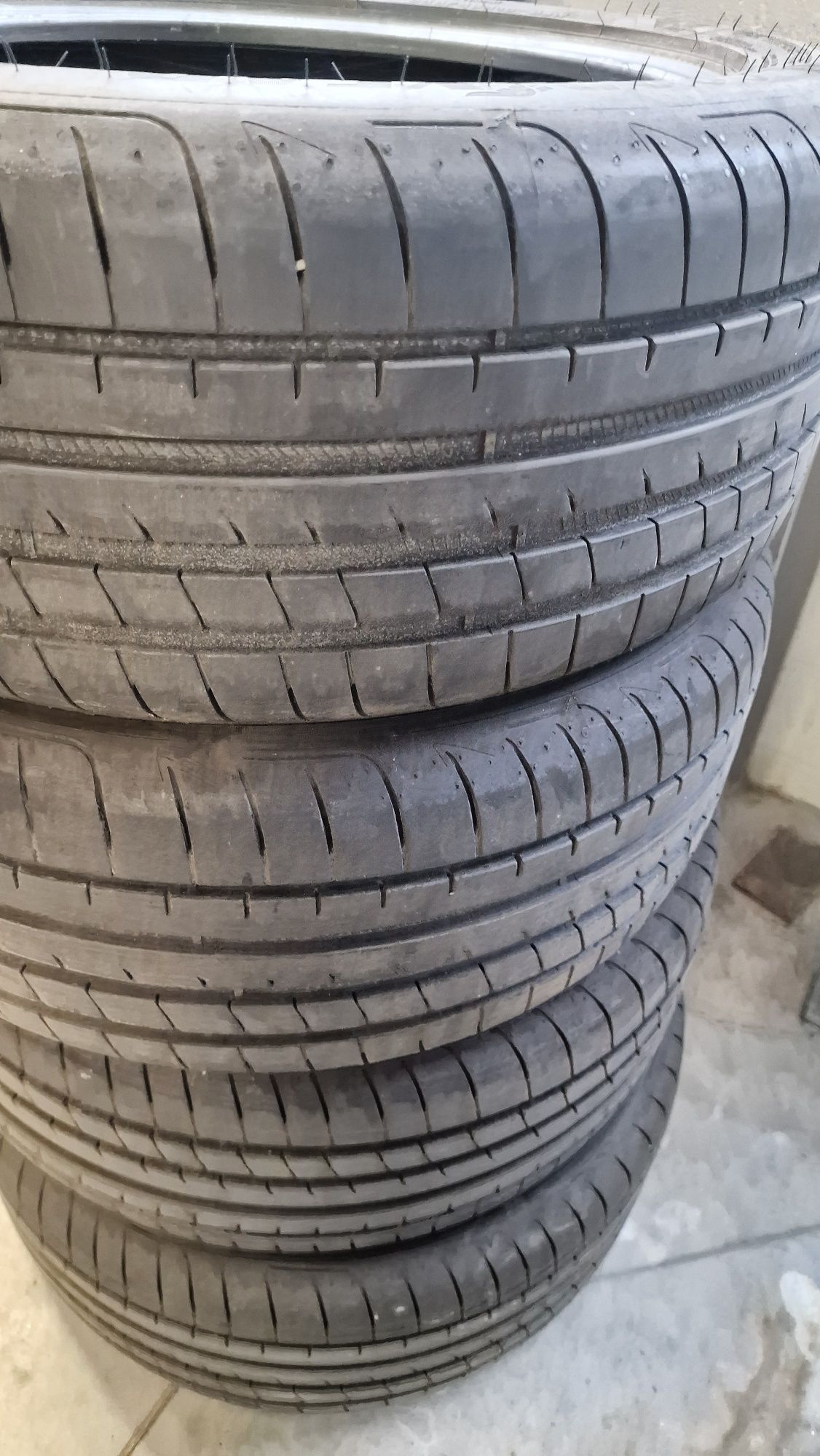 245 45 18 Goodyear Eagle F1