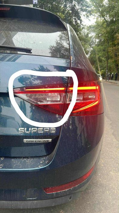 Vând Stopuri Haion Skoda Superb 3
