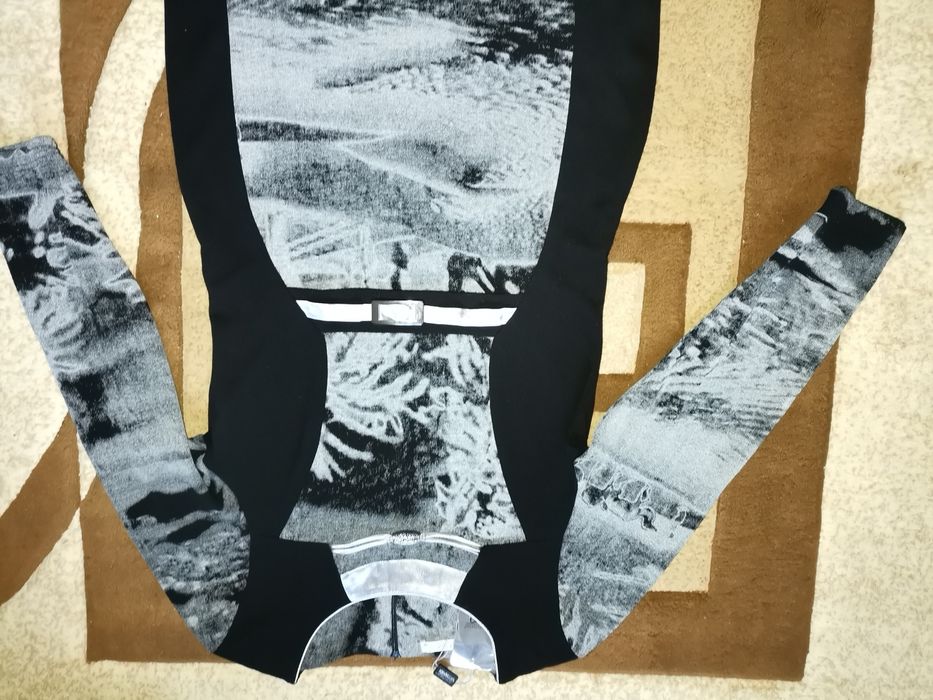 Rochie nouă cu eticheta mărimea 48