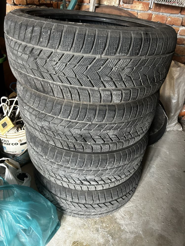 Продавам чисто нови зимни гуми 245/45 R19