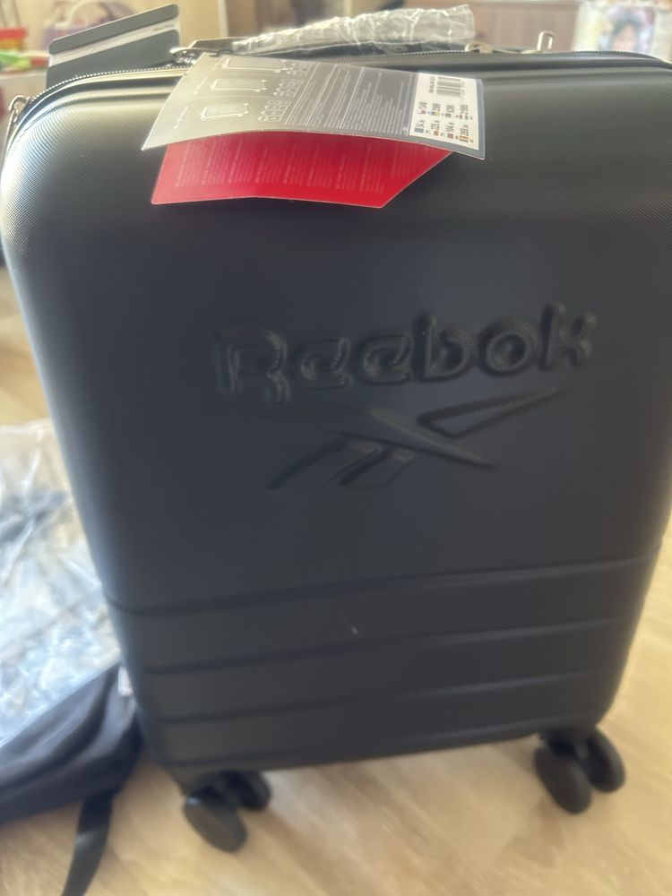 Куфар и раница Reebok