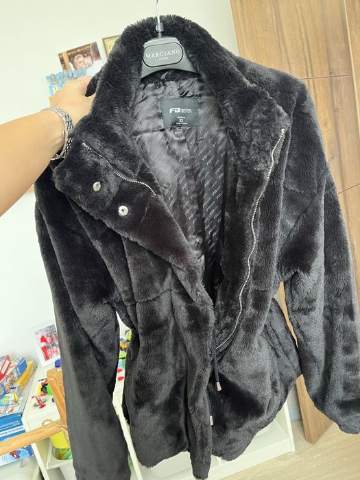 Черно късо палтенце