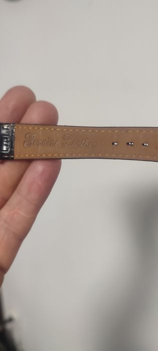 Ceasuri Gucci și Gold Wing