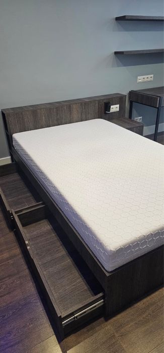 Продам кровать вместе с матрасом