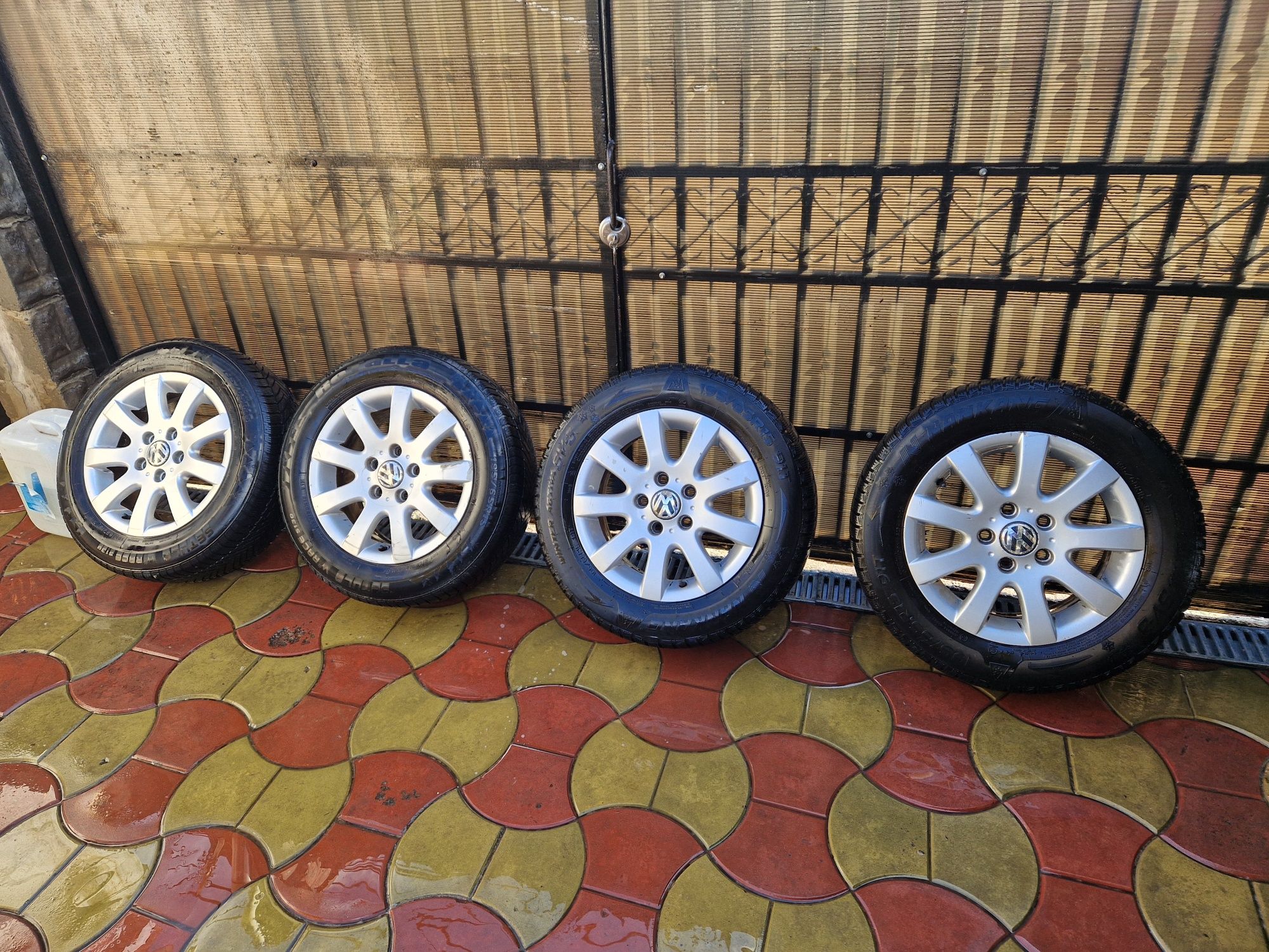 Jante aliaj originale VW 5x112  R 15 cu anvelope iarnă