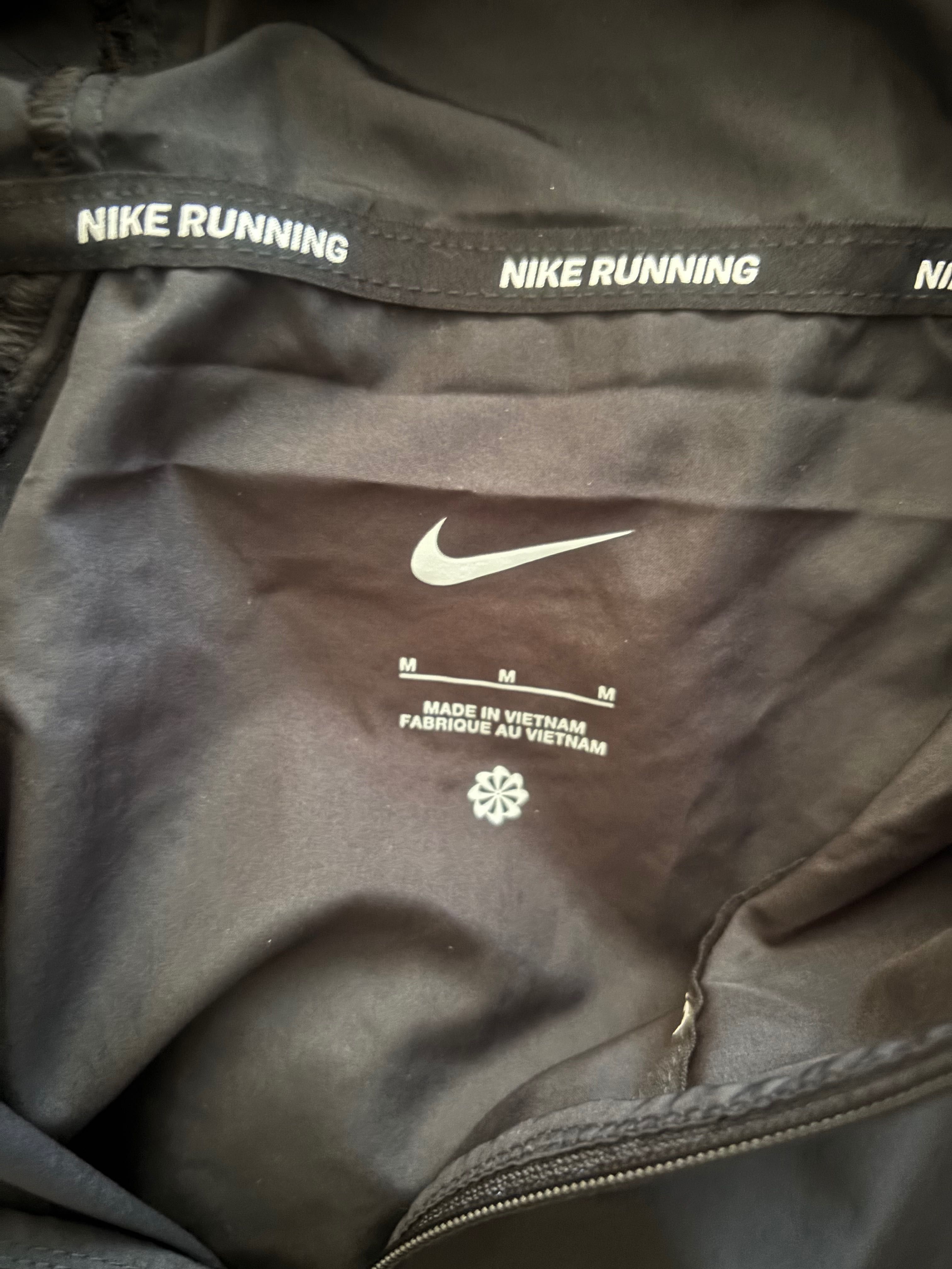Оригинална ветровка Nike