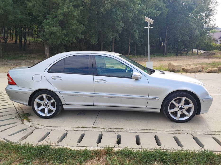 Mercedes-Benz c230 v6