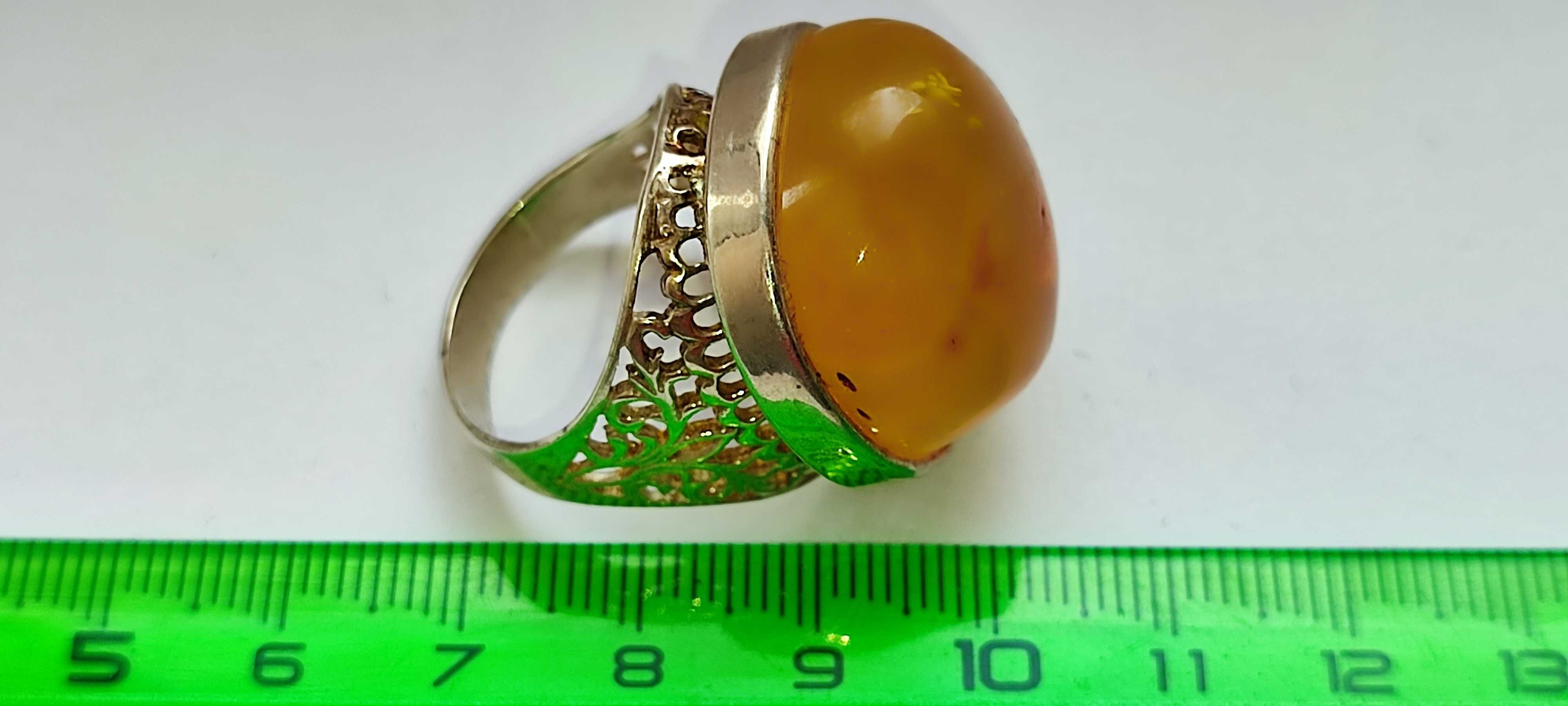 Кольцо серебряное с крупным камнем ЯНТАРЬ