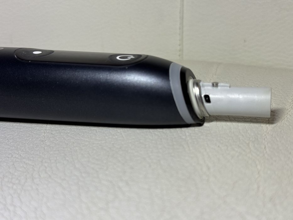 Periuta Oral B io7