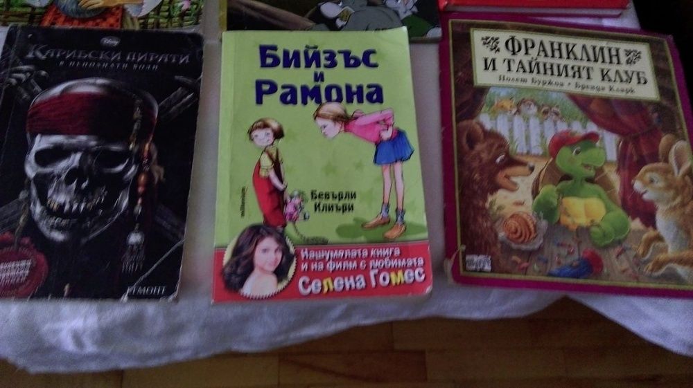 Продавам детски книжки