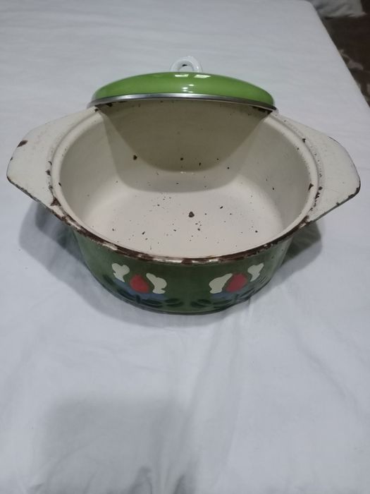 Кастрюли  эмалированные, казанчик чугунный советские