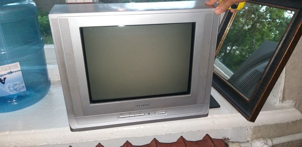 Телевизор не большой