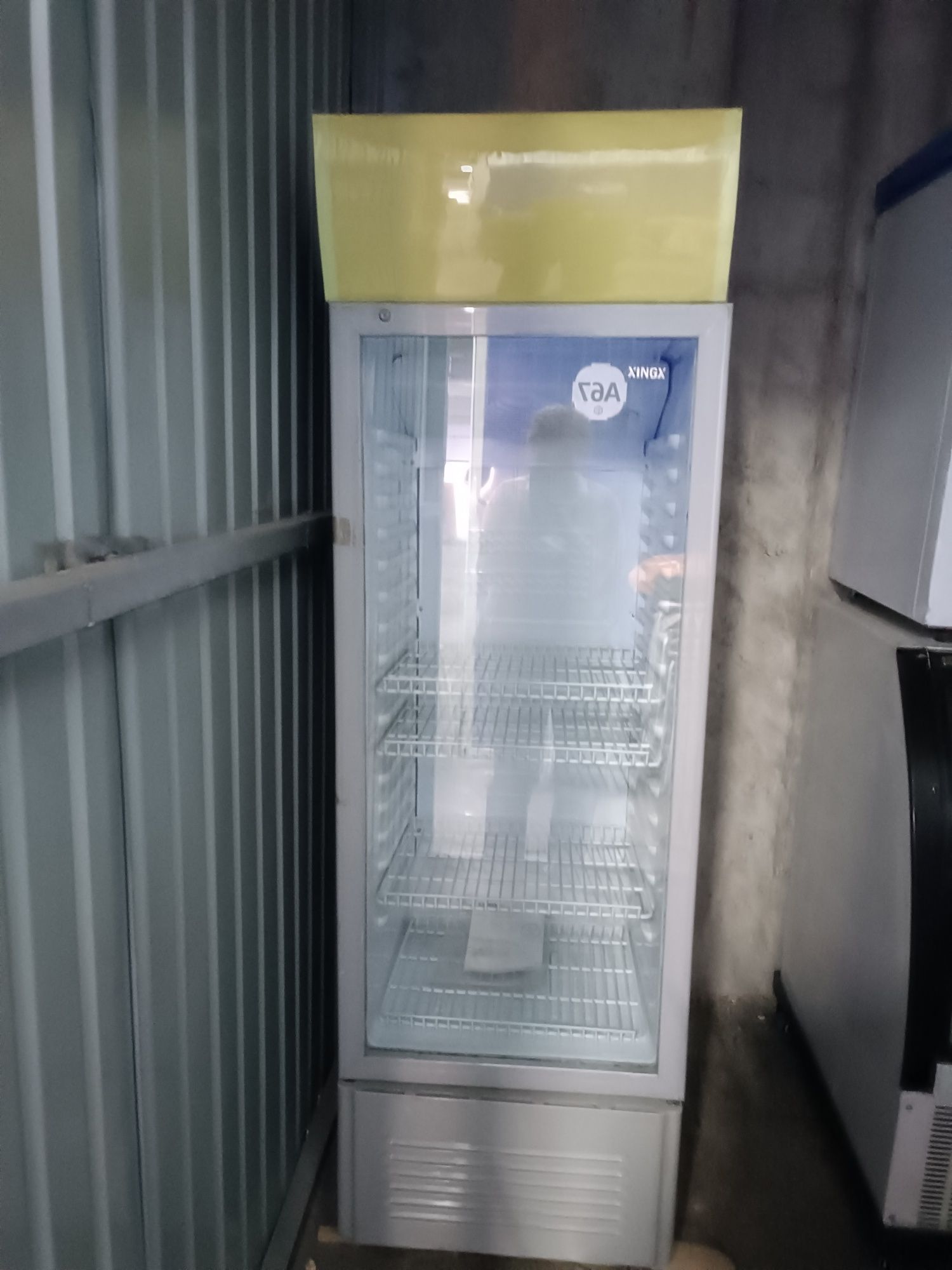 Продам морозильник ларь,кондитерь холодильник,витражные холодильник