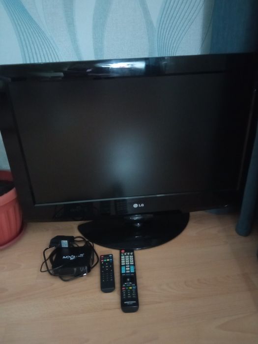 Телевизор и приставка Смарт